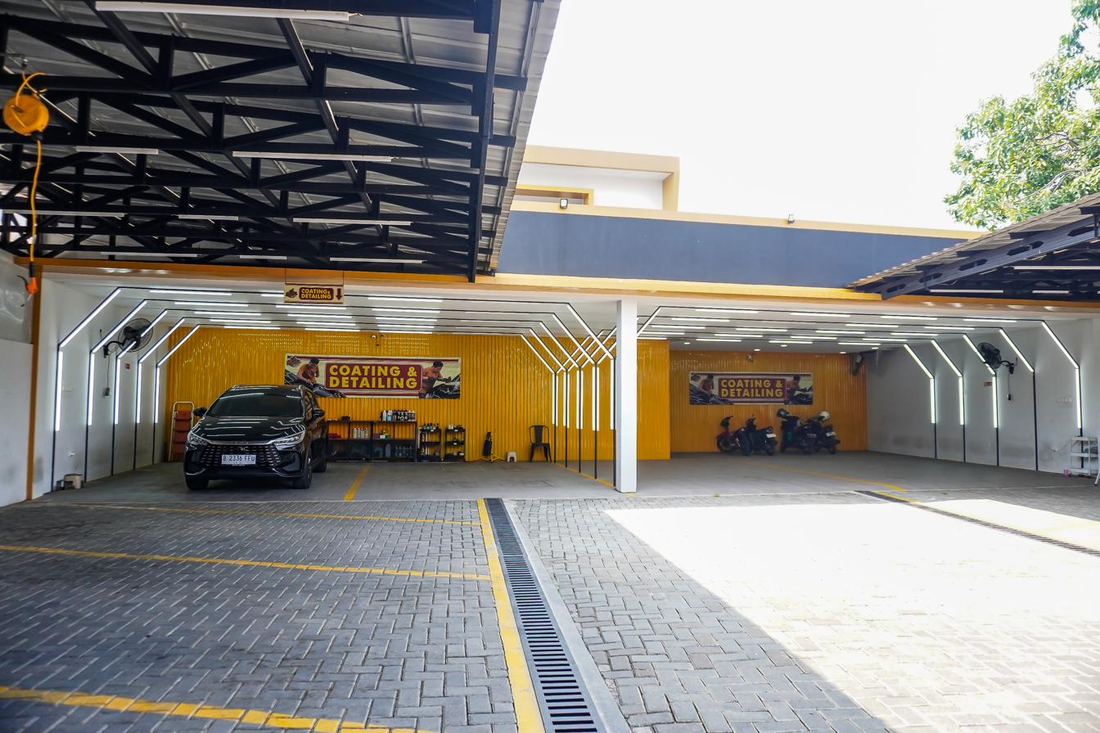 Area cuci luas outlet franchise carwash Rocket Carwash Summarecon Bekasi